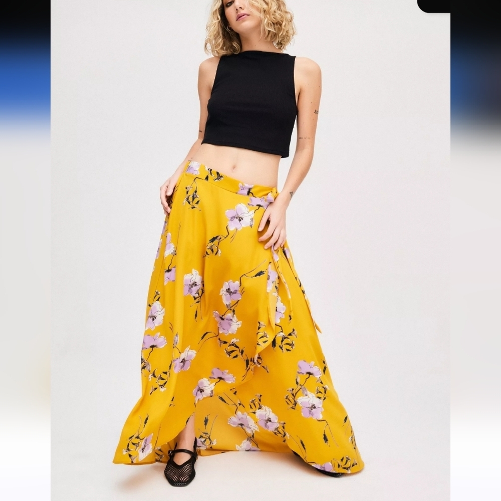 Le Lis Golda faux wrap midi skirt in a mustard Floral Yellow Size L